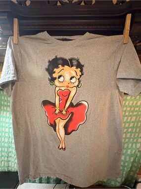 Betty Boop Gray and Black Care Label Print. Ladies small. Basic T.